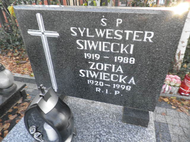 Grób Sylwester Siwiecki