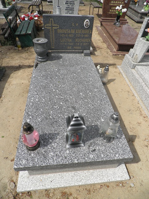 Lucyna Kucharek-Synowiec 1940 Oleśnica - Grobonet - Wyszukiwarka osób pochowanych